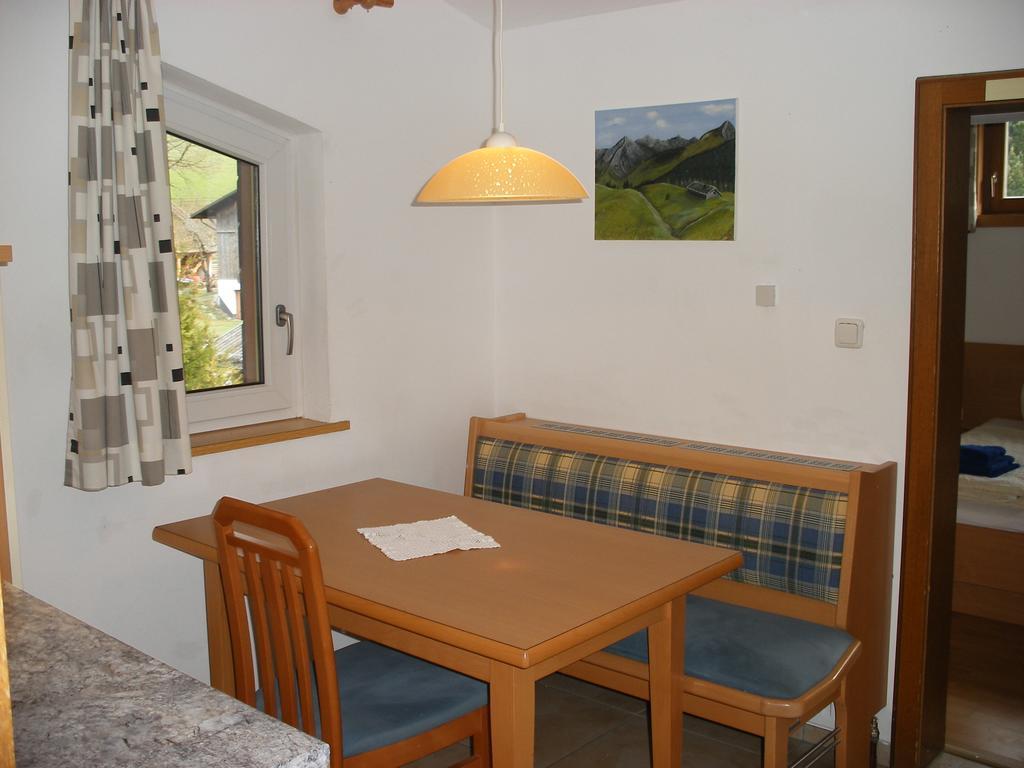 Haus Ausserbach Gaschurn Szoba fotó
