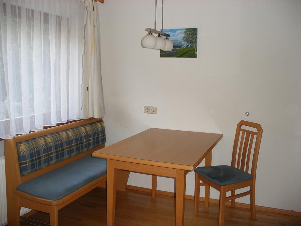 Haus Ausserbach Gaschurn Szoba fotó